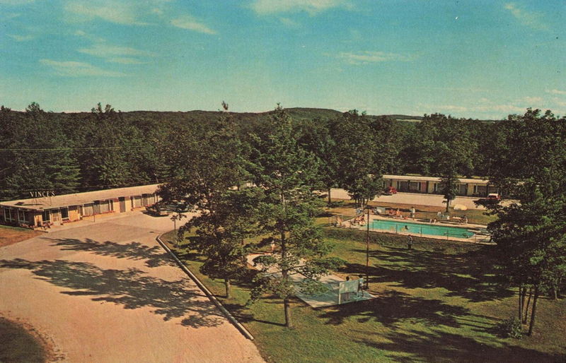 Vinces Motel and Restaurant - Vintage Postcard